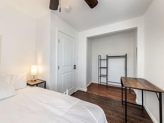 Stand up wardrobe and mirror included