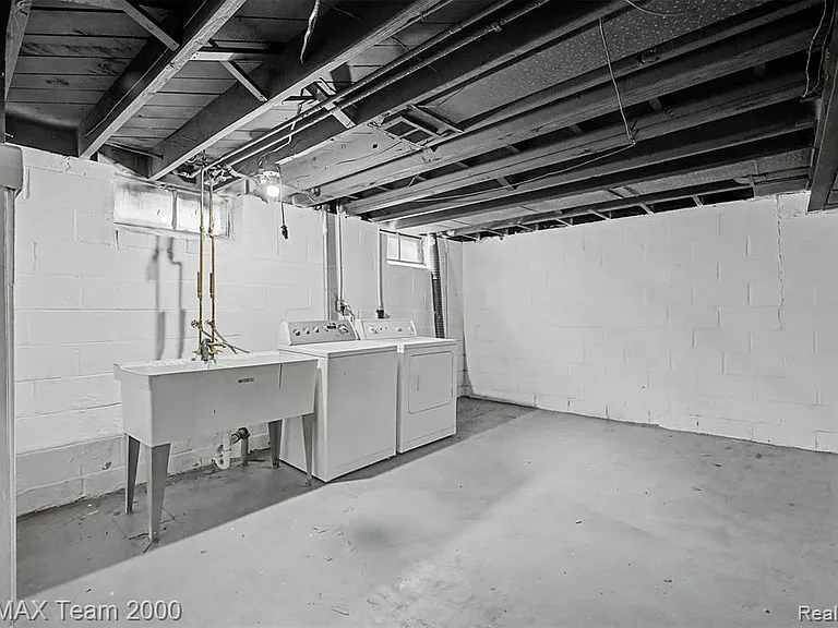 1670 Riverbank St — Photo 27