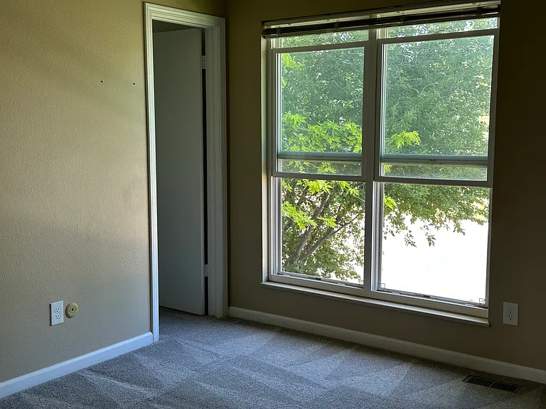 2nd bedroom upper