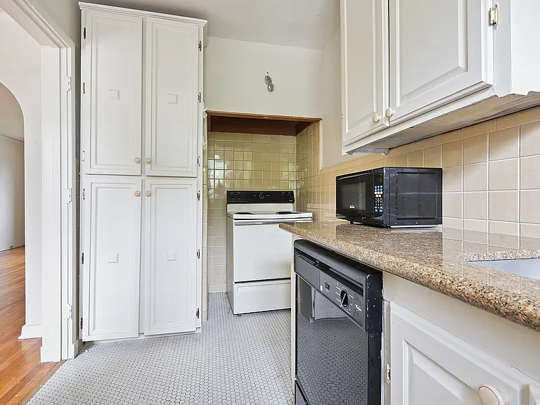 Southdowns Apartments - 4238 — Photo 7