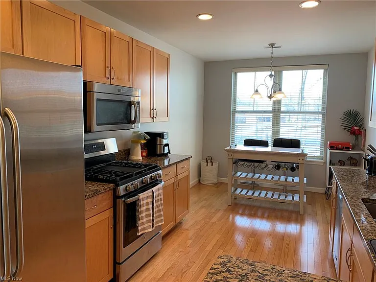 3215 Euclid Heights Blvd #R — Photo 2