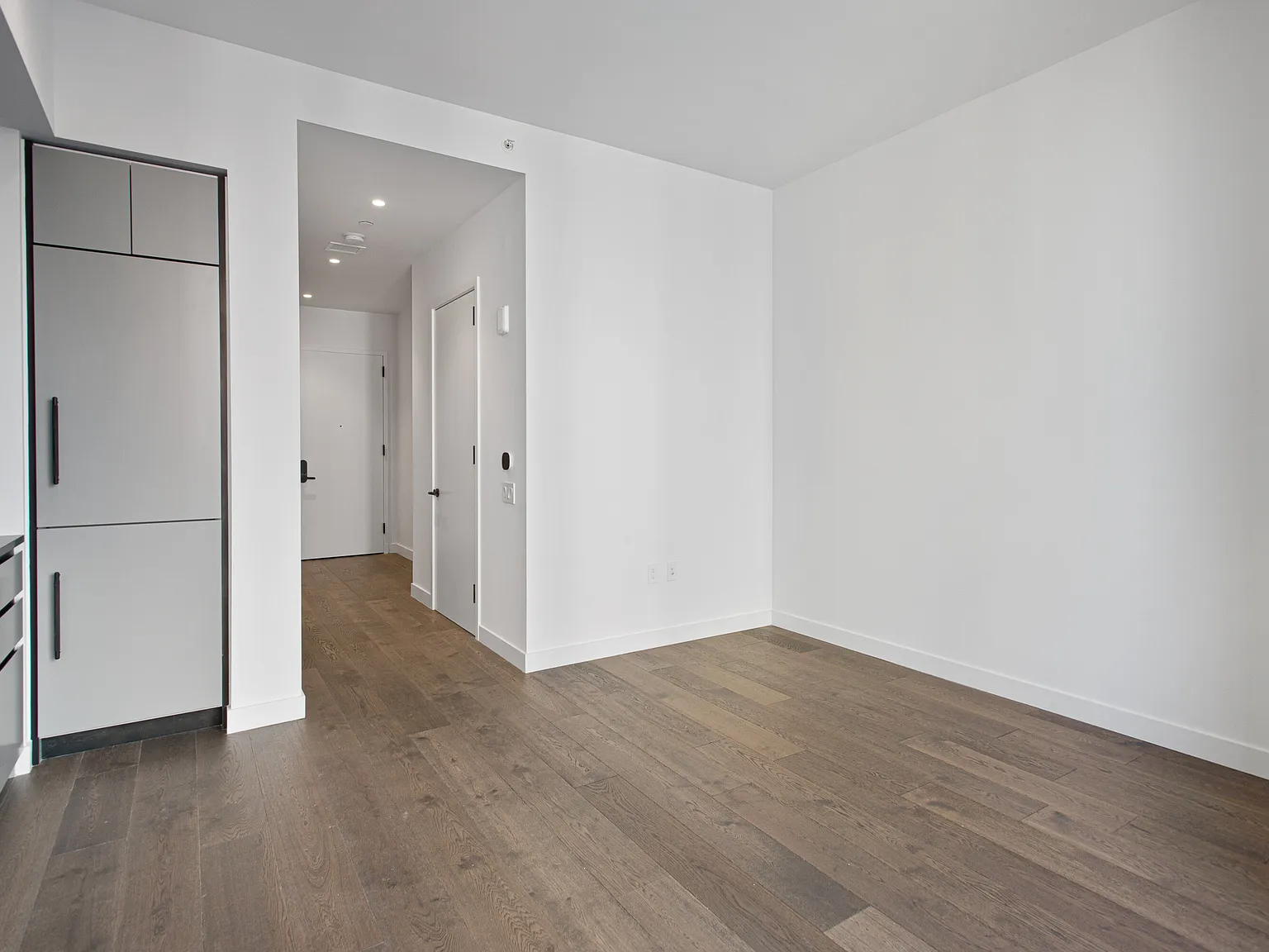 11 Hoyt St — Photo 3