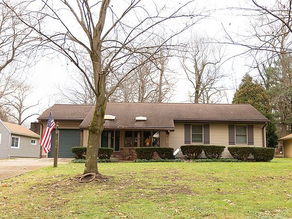 3rd image of 658 Maxwell Dr