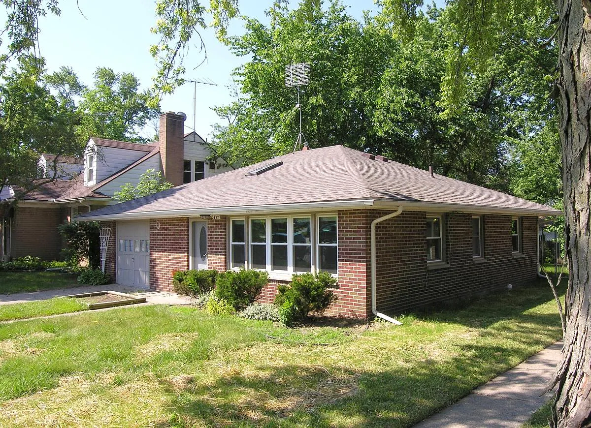 3 bed, 1280 sqft, $2,100 — Photo 4