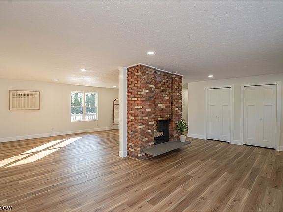 4th image of 590 Eleanora Dr