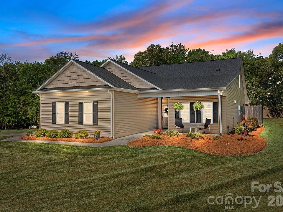 1st image of 147 Haystack Ln