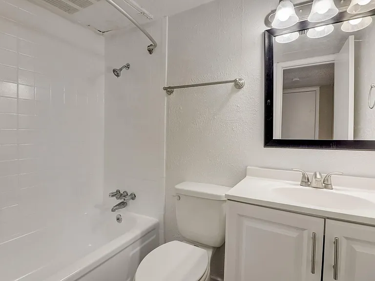 Polk Villas — Photo 8