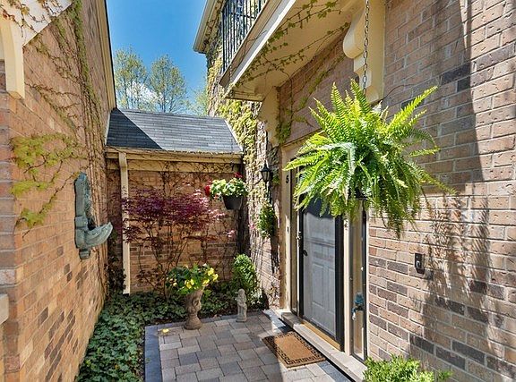 2nd image of 5 The Court Of Bayview Ct