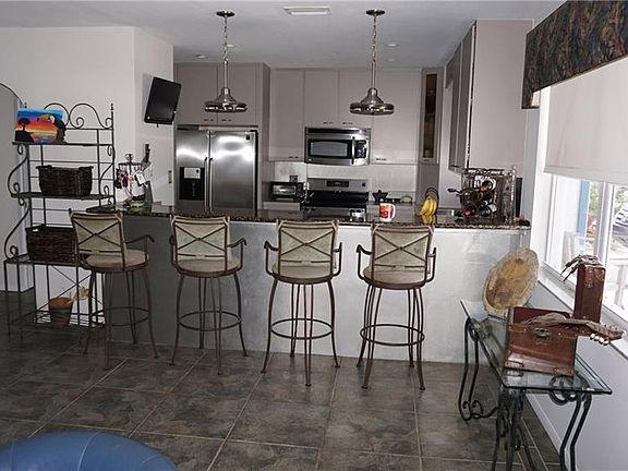 4th image of 1185 Shore View Dr