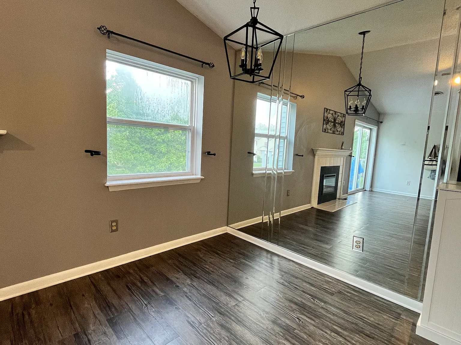 2 bed, 1136 sqft, $1,800 — Photo 3