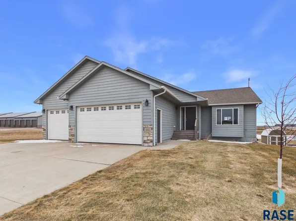 921 Trojan Ave, Hartford, SD 57033