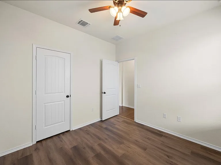 136 Vickers St — Photo 25