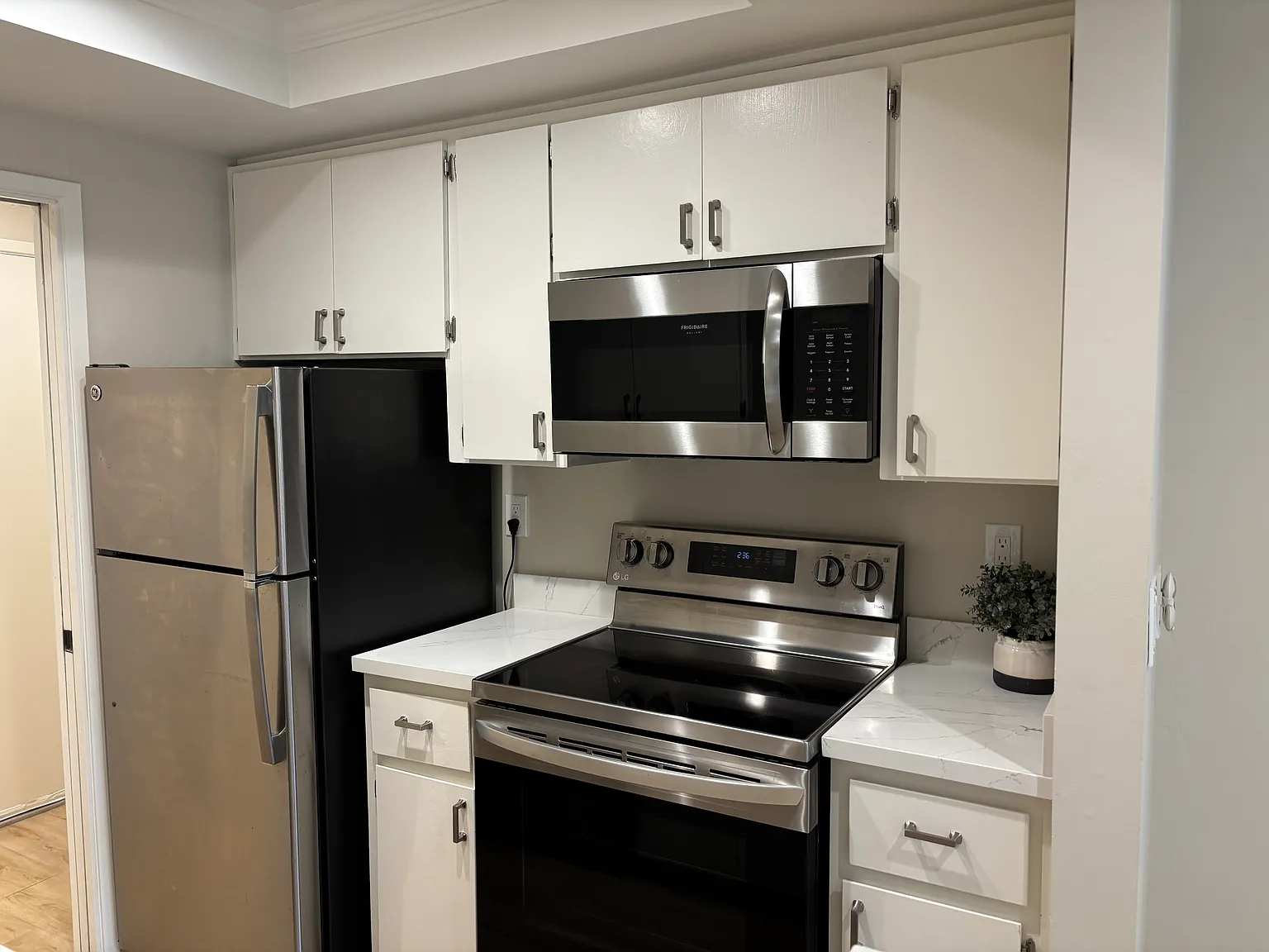 1 bed, 862 sqft, $2,700 — Photo 3