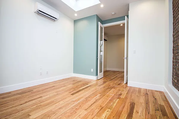 Rented by Nooklyn NYC LLC | media 45
