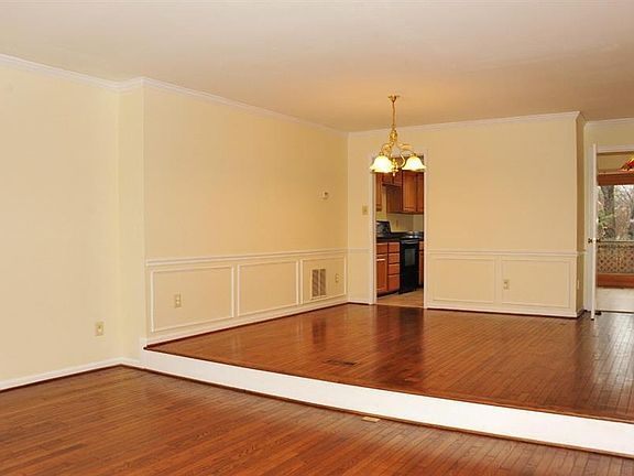 4th image of 6176 Darleon Pl