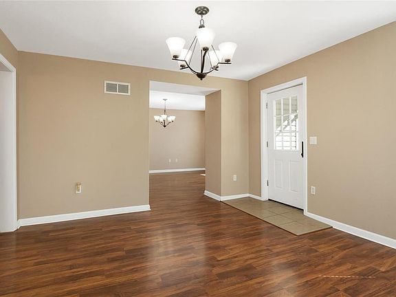 5th image of 125 Saint Andrews Ave