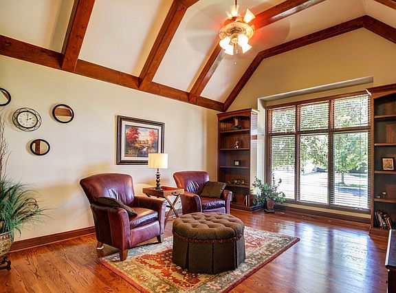 3rd image of 2577 Charter Oak Dr