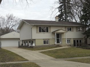 550 Durham Ln, Hoffman Estates, IL 60169