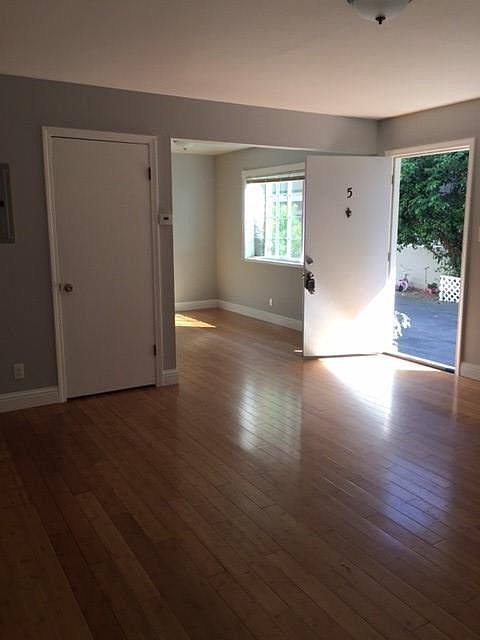 1st image of 223 Lincoln Ave APT 5