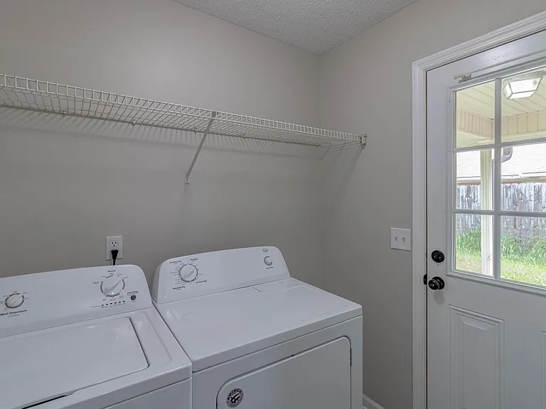 1103 Ballard Dr — Photo 6