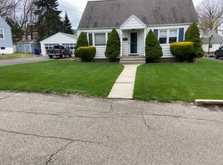 55 Loretta Pl, Bridgeport, CT 06606