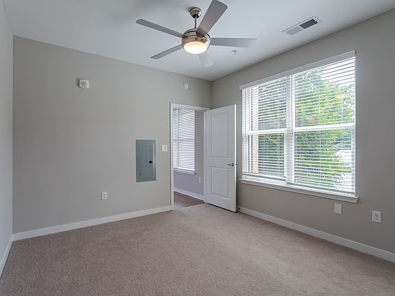 4th image of 950 Riverside Dr #1309