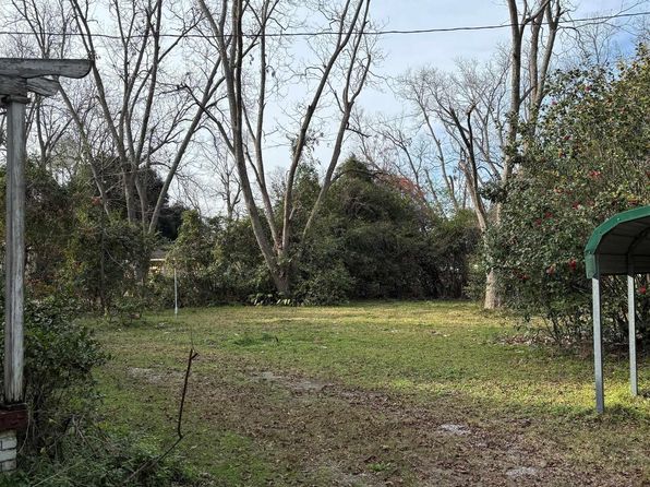 209 E Columbia Ave, Leesville, SC 29070