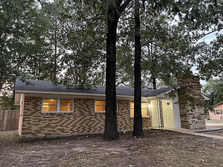 3323 Cherry St — Photo 3