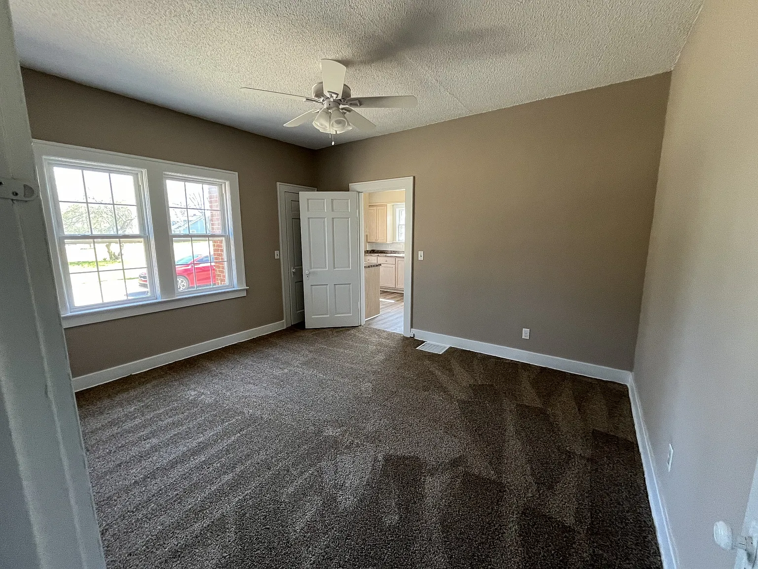 3 bed, 1.0 bath, 1250 sqft, $1,550 — Photo 4