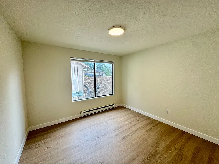 Stone Court Duplex — Photo 9