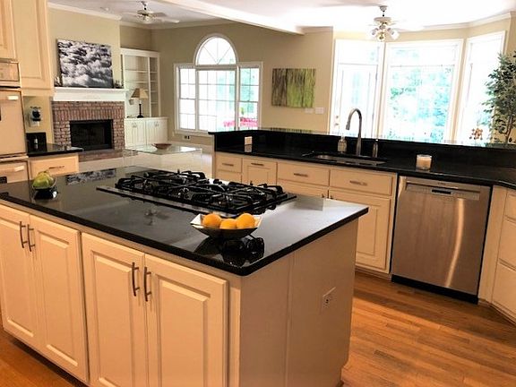 5th image of 5335 Chaversham Ln