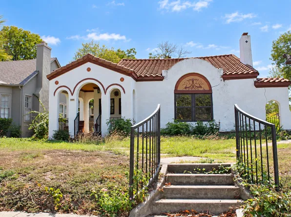 1944 W Summit, San Antonio, TX 78201