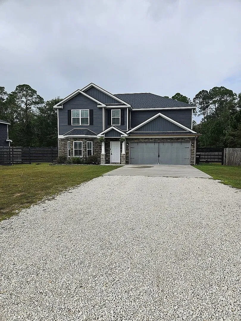 Beautiful Spacious 4-Bedroom Home on 1 Acre Land! — Photo 1