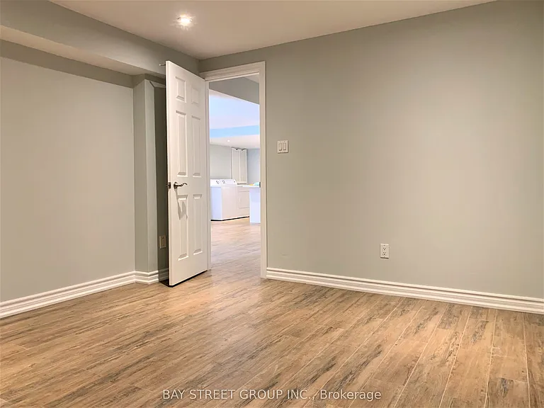 64 Mary Elizabeth Cres #BASEMENT — Photo 12