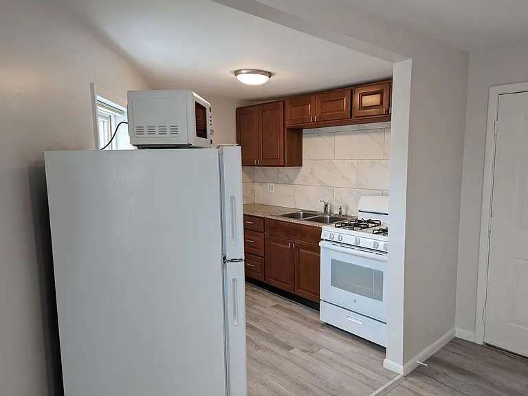3 Cedar St #6 — Photo 4