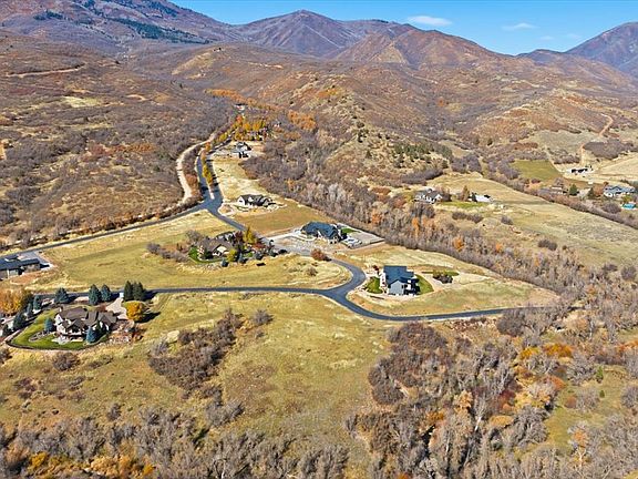 5th image of 285 S Meadow Dr