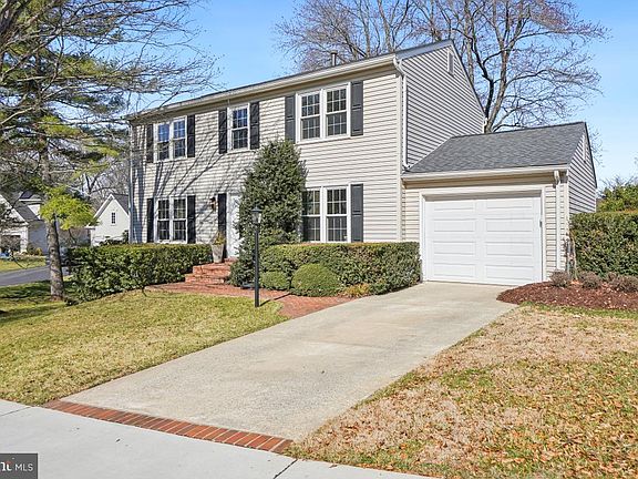 2nd image of 4 Camden Ct