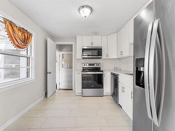 4th image of 35 Woodway Dr