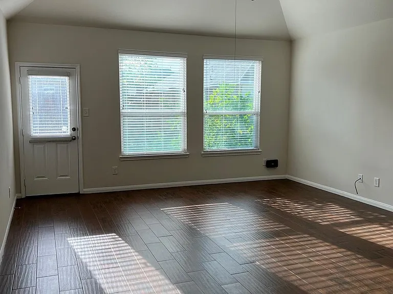 1238 S Maple Dr — Photo 11