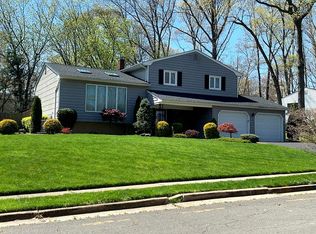 8 Colt Ct, East Brunswick, NJ 08816