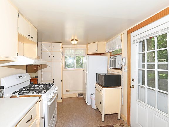 5th image of 38 1/2 Riverview Ave