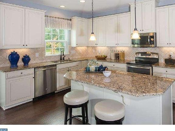4th image of 1318 Madison Ln