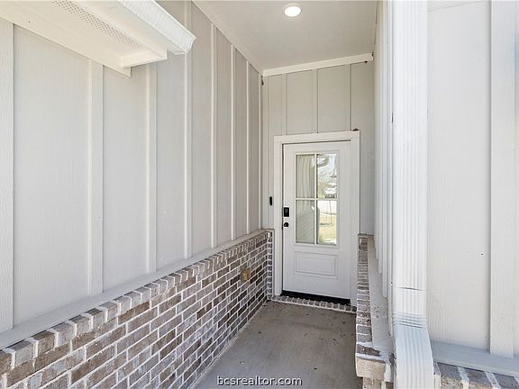 2nd image of 1904 Cambria Dr