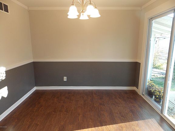 3rd image of 2812 Montrose Ave