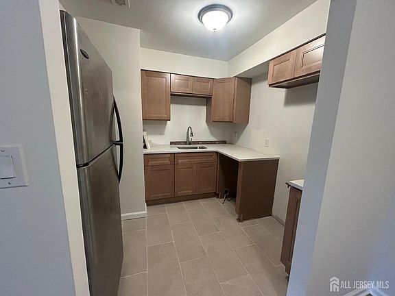 4th image of 111 Orlando St