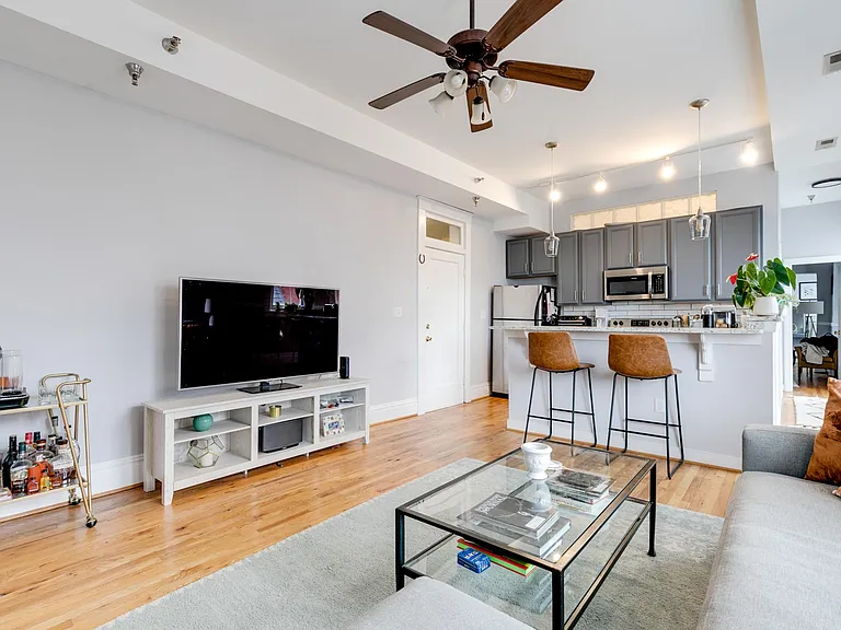 1301 Porter St #301 — Photo 4