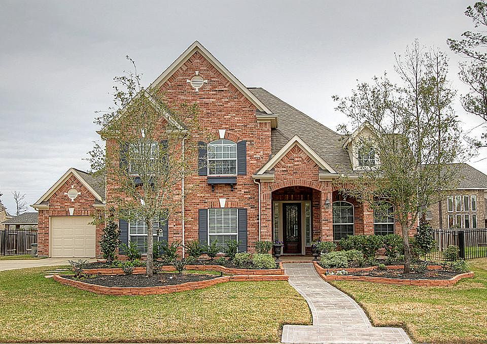 Breathtaking Village Builder\s Picasso plan. Welcome home, come on in for a tour.