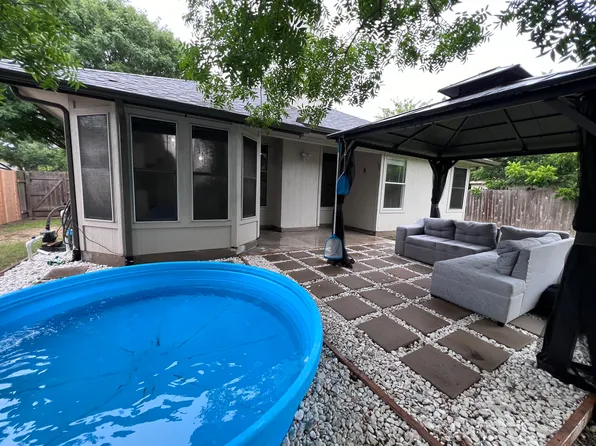 221 Dashelle Run, Kyle, TX 78640