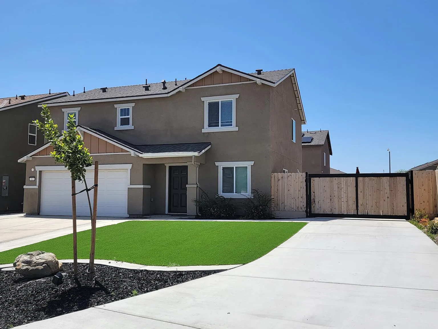 4 bed, 1745 sqft, $2,300 — Photo 2