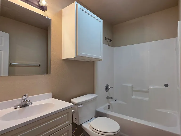 503 E Rice St — Photo 11